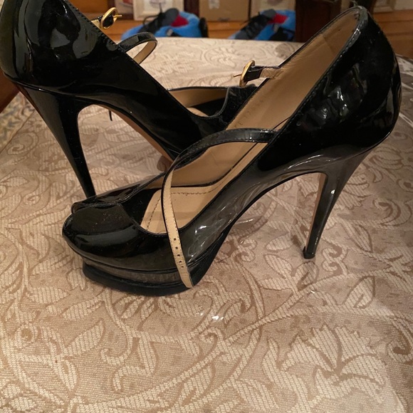 YSL a tribute to Mary Jane shoes . - Picture 2 of 5